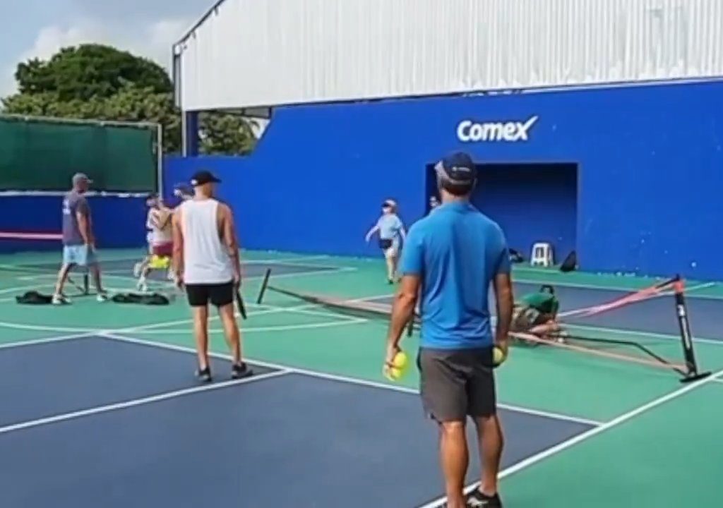 Juego de Pickleball termina en patadas en la cara: el brutal video viral