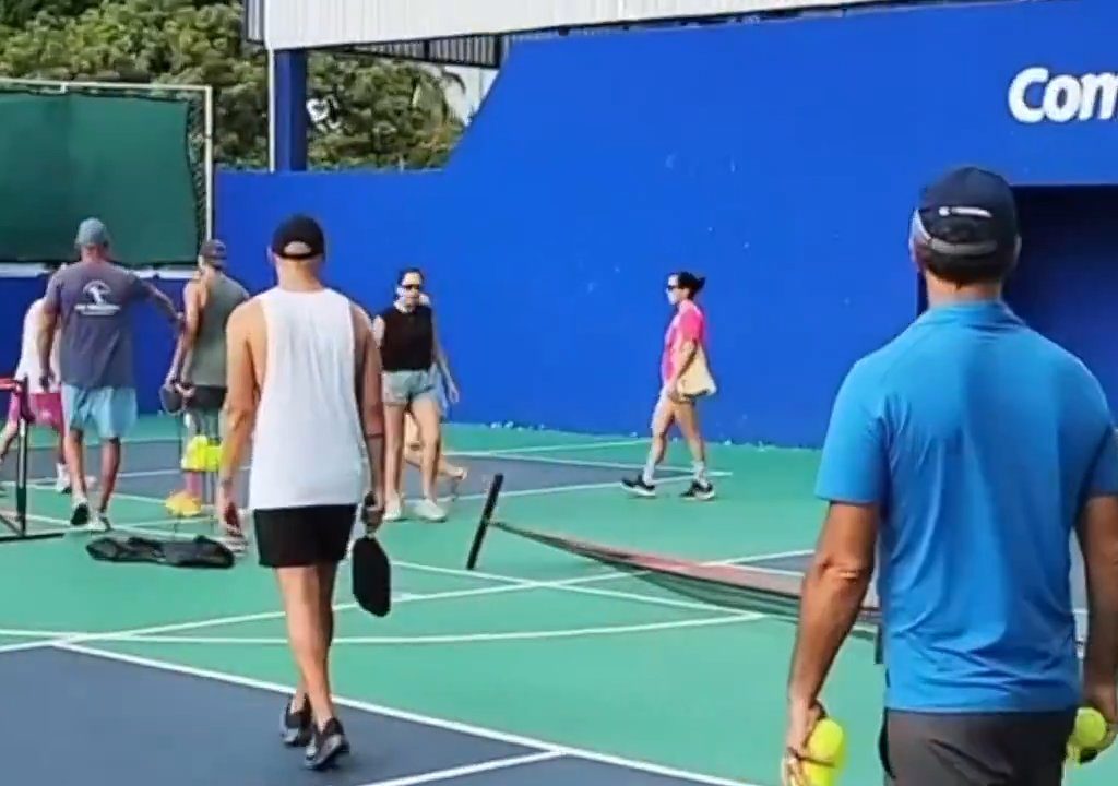 Juego de Pickleball termina en patadas en la cara: el brutal video viral