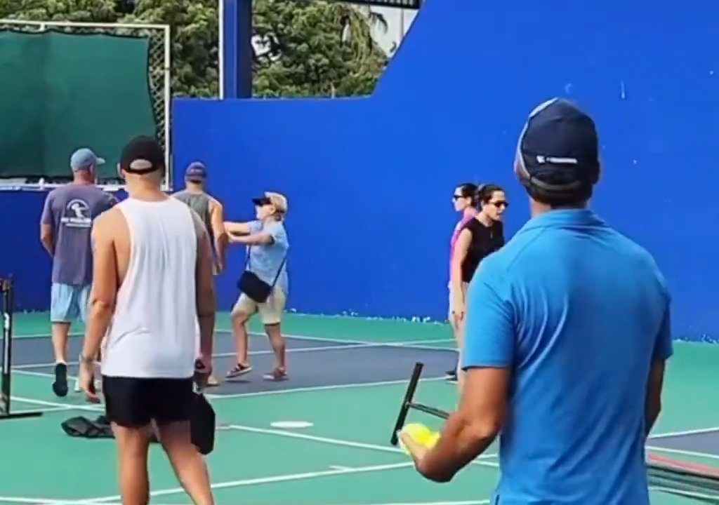 Juego de Pickleball termina en patadas en la cara: el brutal video viral