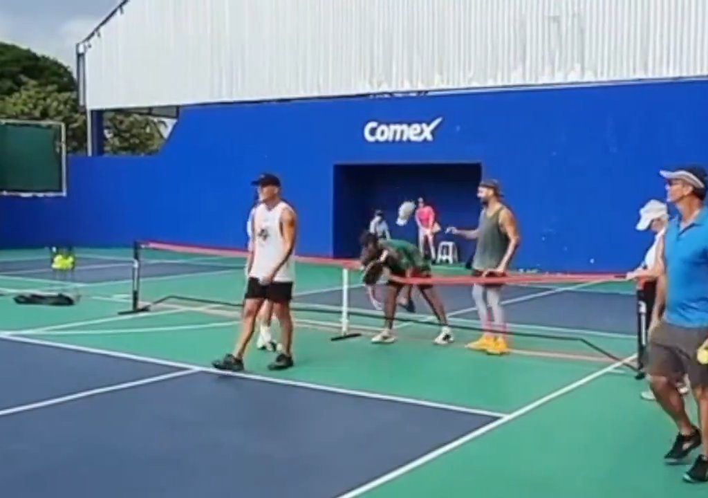 Juego de Pickleball termina en patadas en la cara: el brutal video viral