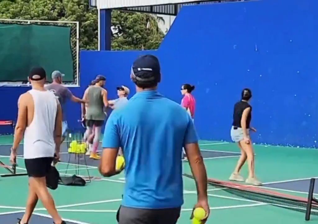 Juego de Pickleball termina en patadas en la cara: el brutal video viral