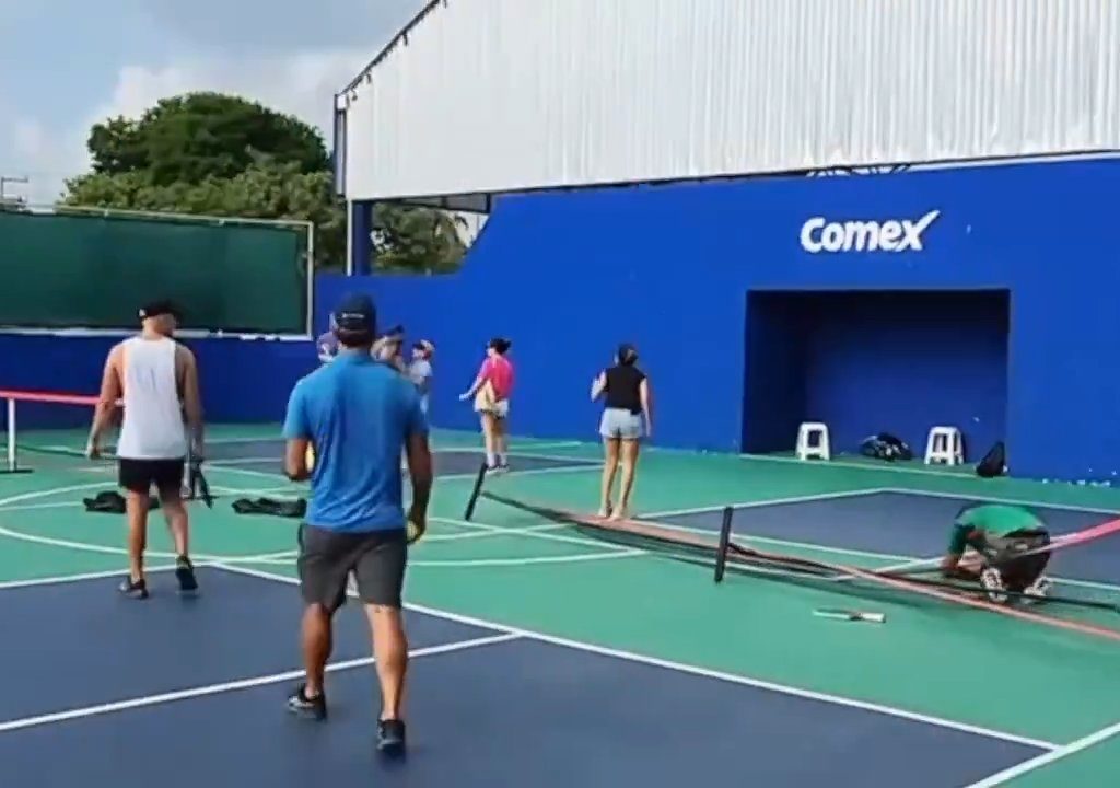 Juego de Pickleball termina en patadas en la cara: el brutal video viral