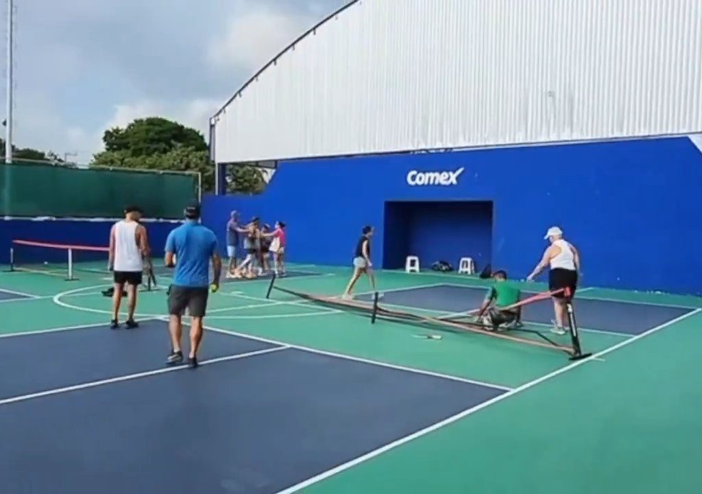 Juego de Pickleball termina en patadas en la cara: el brutal video viral