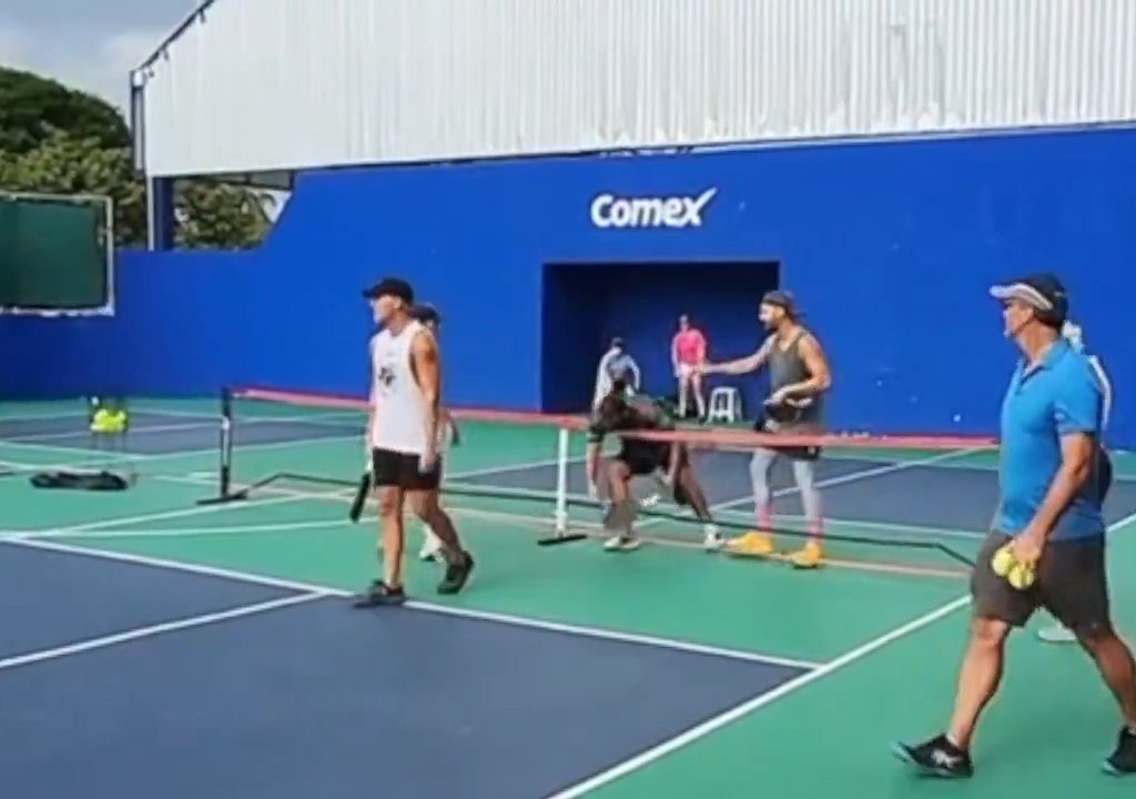 Juego de Pickleball termina en patadas en la cara: el brutal video viral