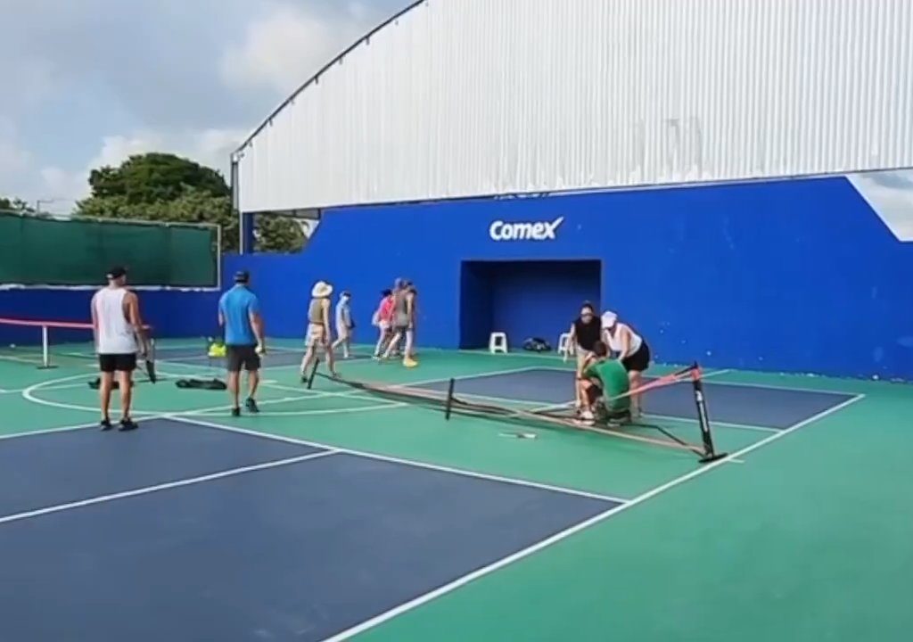 Juego de Pickleball termina en patadas en la cara: el brutal video viral