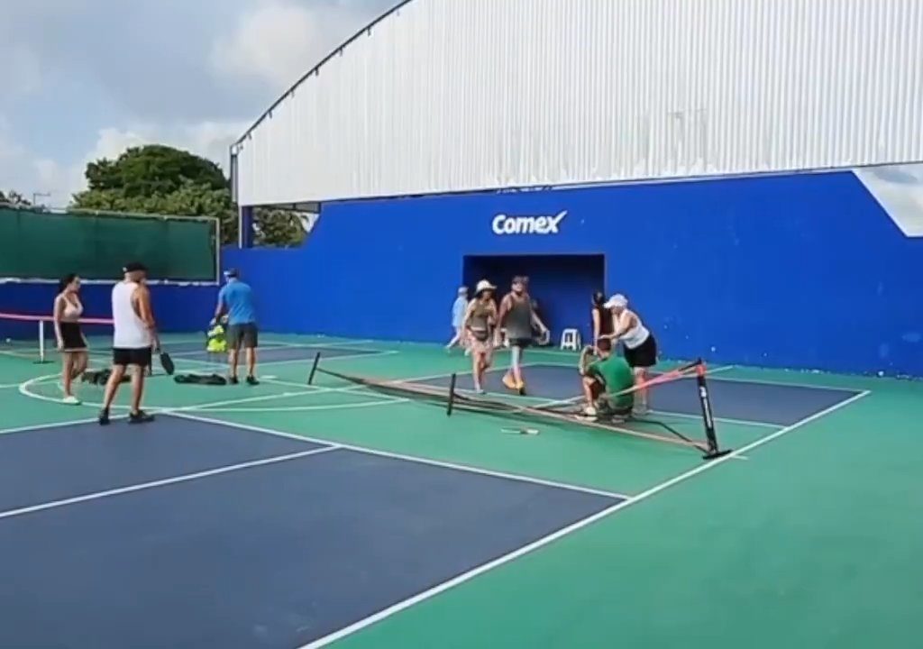 Juego de Pickleball termina en patadas en la cara: el brutal video viral