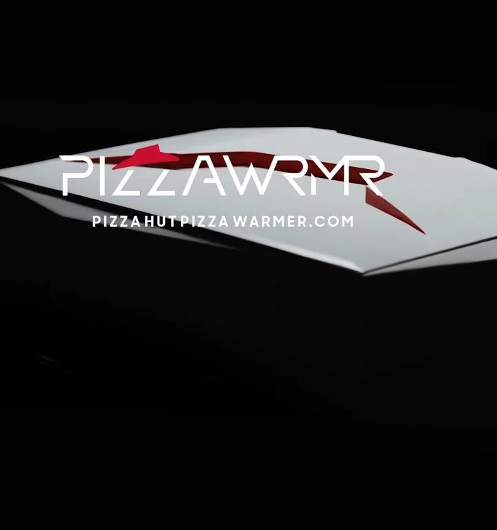 Pizza Hut regala lo scalda pizza da Ps5: fetta calda mentre giochi