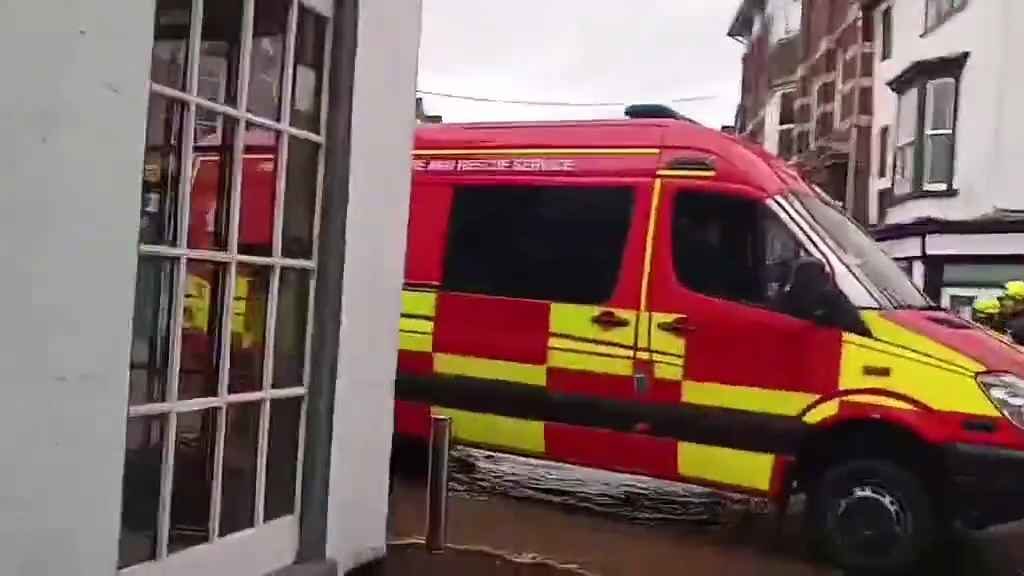 Tempesta Bert fa straripare i fiumi, città sommerse video shock