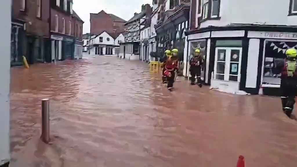 Tempesta Bert fa straripare i fiumi, città sommerse video shock