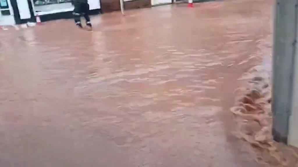 Tempesta Bert fa straripare i fiumi, città sommerse video shock