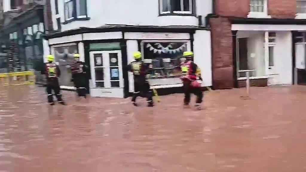 Tempesta Bert fa straripare i fiumi, città sommerse video shock