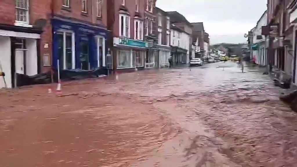 Tempesta Bert fa straripare i fiumi, città sommerse video shock