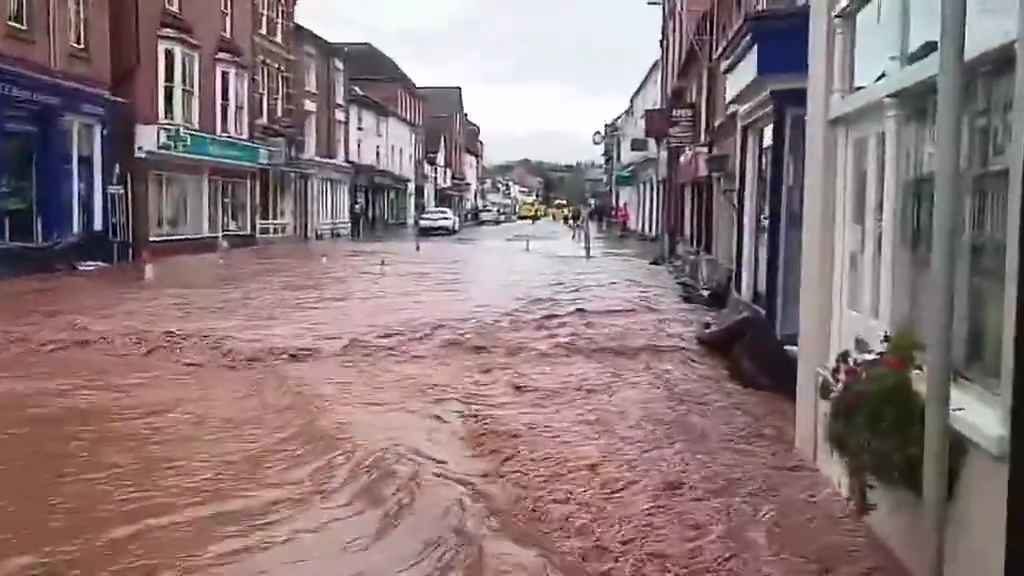 Tempesta Bert fa straripare i fiumi, città sommerse video shock