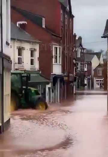 Tempesta Bert fa straripare i fiumi, città sommerse video shock