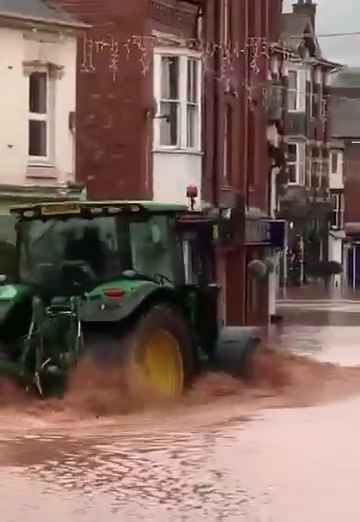 Tempesta Bert fa straripare i fiumi, città sommerse video shock