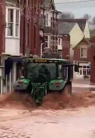 Tempesta Bert fa straripare i fiumi, città sommerse video shock