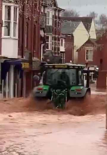 Tempesta Bert fa straripare i fiumi, città sommerse video shock