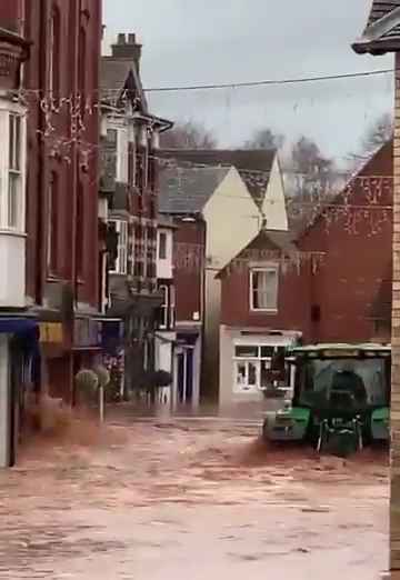 Tempesta Bert fa straripare i fiumi, città sommerse video shock