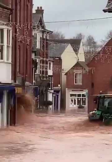 Tempesta Bert fa straripare i fiumi, città sommerse video shock