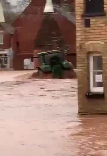 Tempesta Bert fa straripare i fiumi, città sommerse video shock