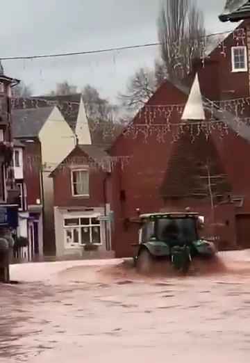 Tempesta Bert fa straripare i fiumi, città sommerse video shock