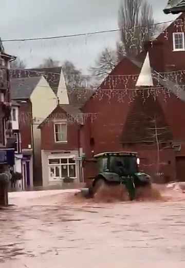 Tempesta Bert fa straripare i fiumi, città sommerse video shock