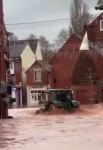 Tempesta Bert fa straripare i fiumi, città sommerse video shock