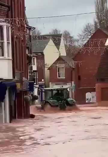 Tempesta Bert fa straripare i fiumi, città sommerse video shock