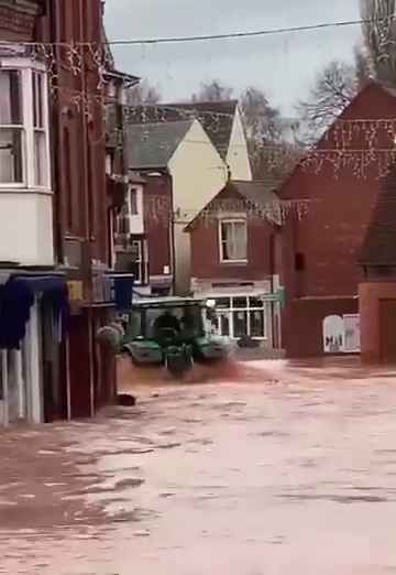 Tempesta Bert fa straripare i fiumi, città sommerse video shock