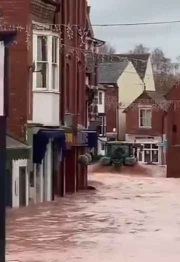 Tempesta Bert fa straripare i fiumi, città sommerse video shock