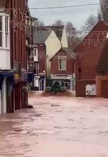 Tempesta Bert fa straripare i fiumi, città sommerse video shock