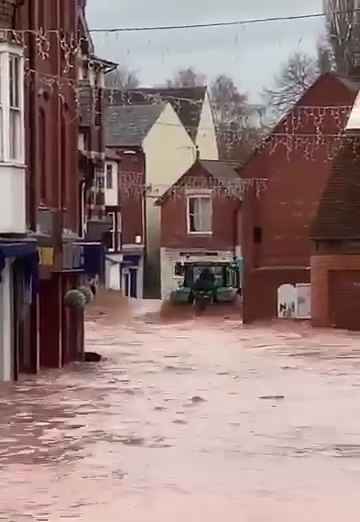 Tempesta Bert fa straripare i fiumi, città sommerse video shock