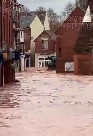 Tempesta Bert fa straripare i fiumi, città sommerse video shock