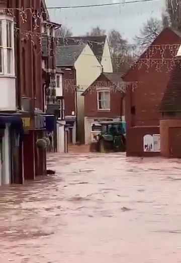 Tempesta Bert fa straripare i fiumi, città sommerse video shock