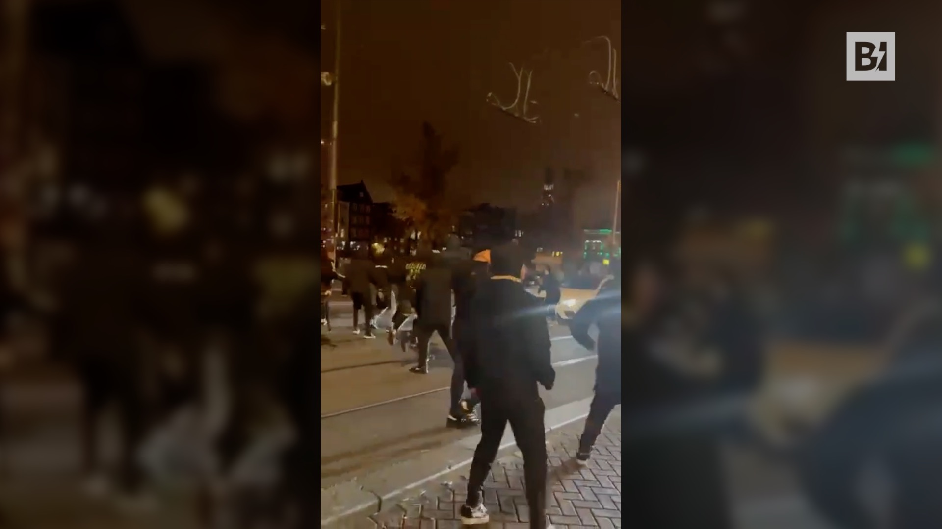Amsterdam, violenti scontri tra tifosi del Maccabi e…