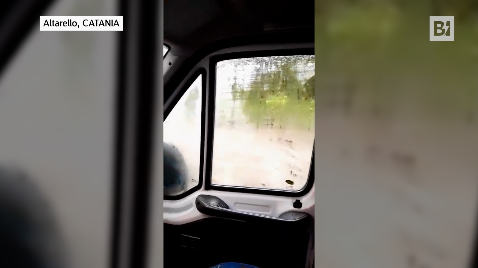 Catania, bloccato nel furgone con l’acqua che sale…