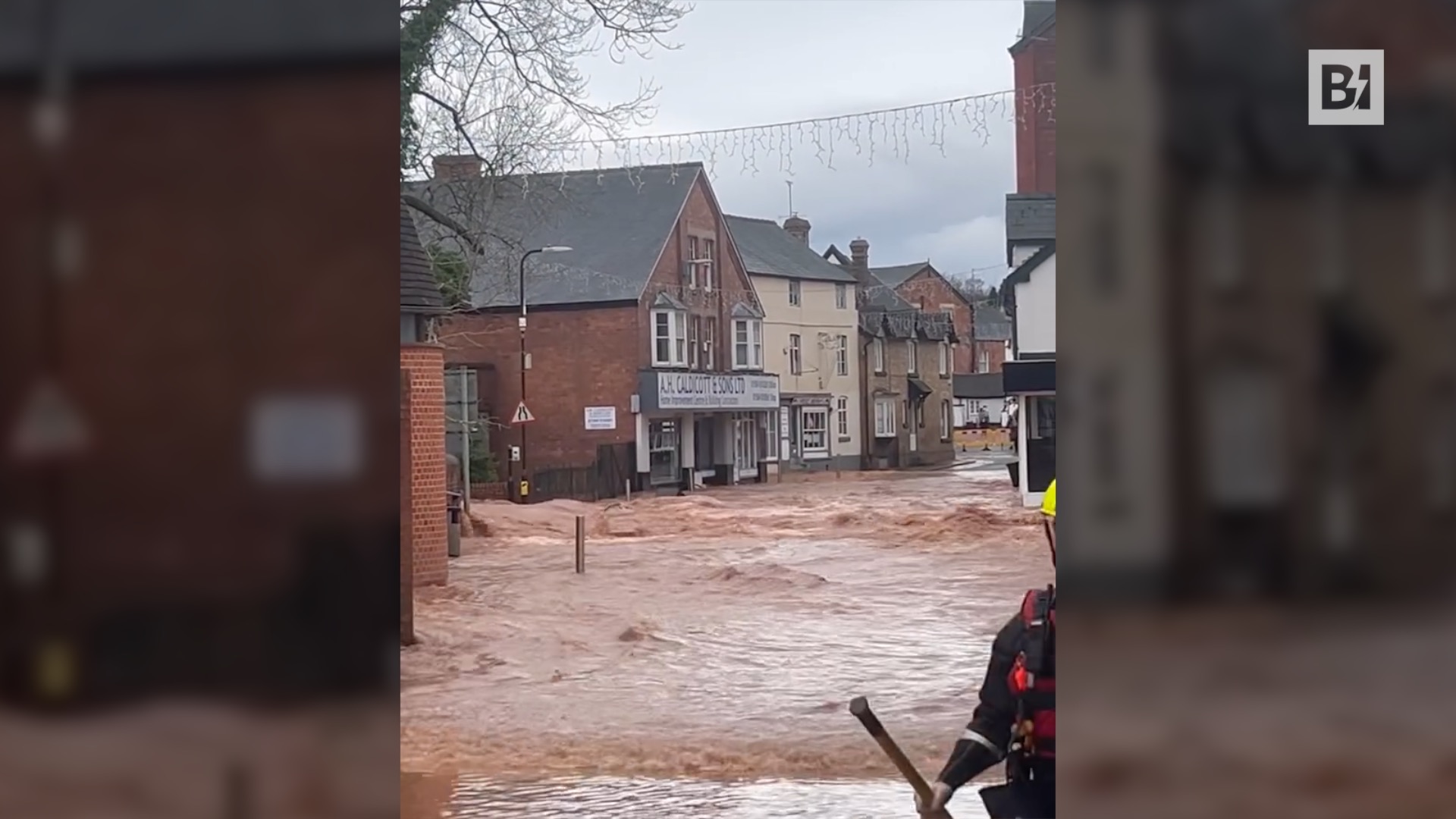 Crolla muro anti-alluvione: cittadina inglese si allaga