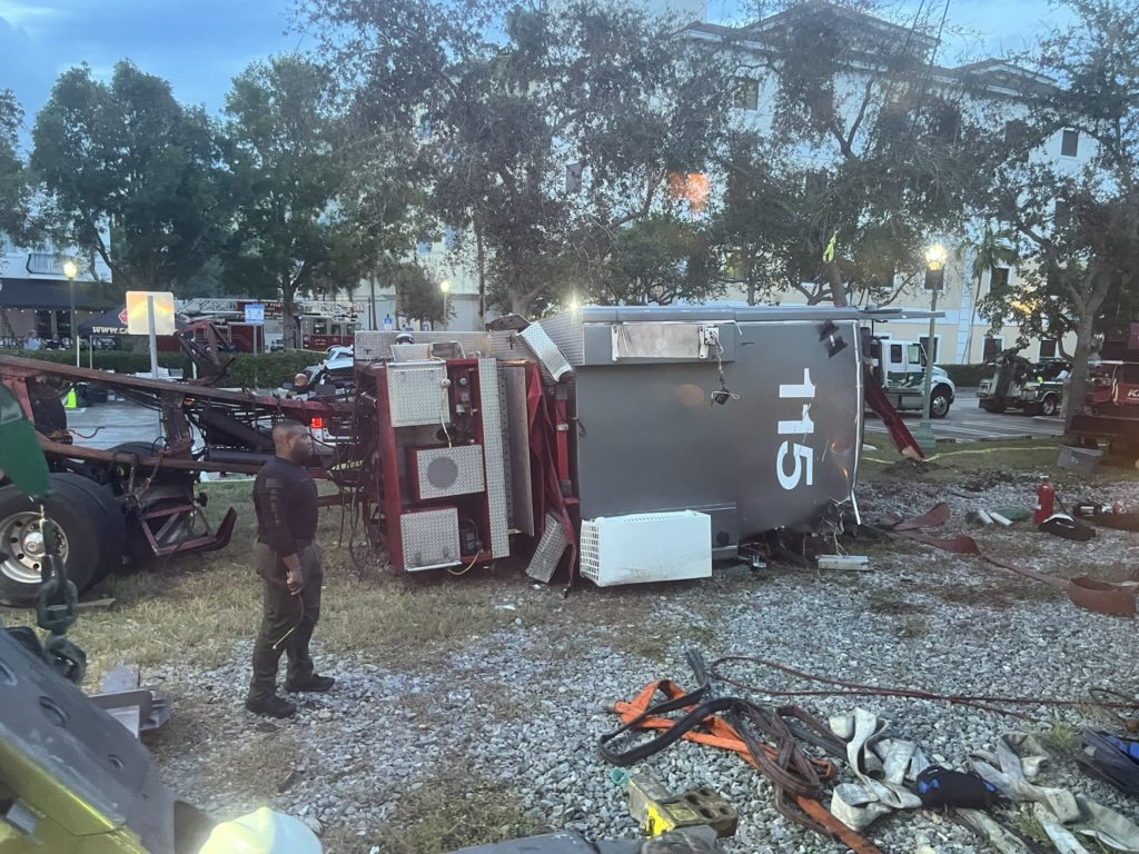 Camion dei pompieri sui binari, tranciato in due tra treno ad alta velocità: video