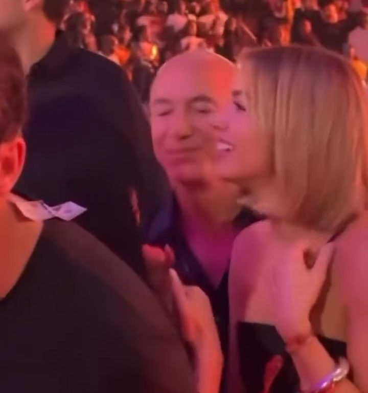 Jeff Bezos et sa main sur son ami : la vidéo fait-elle exploser le mariage ? C'est ce que Musk a à voir avec ça