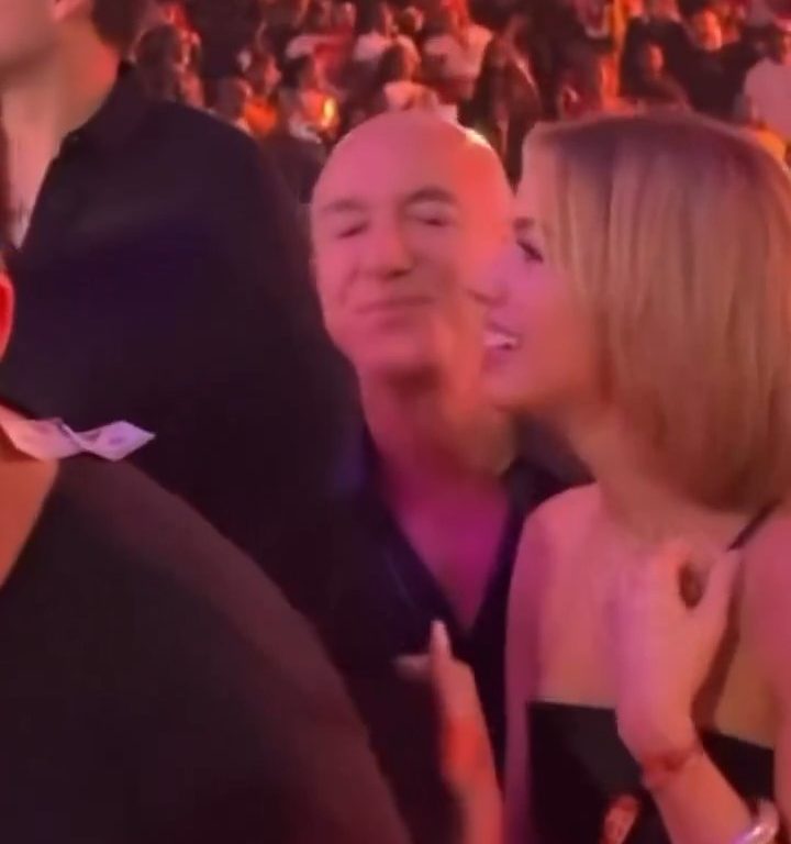 Jeff Bezos et sa main sur son ami : la vidéo fait-elle exploser le mariage ? C'est ce que Musk a à voir avec ça