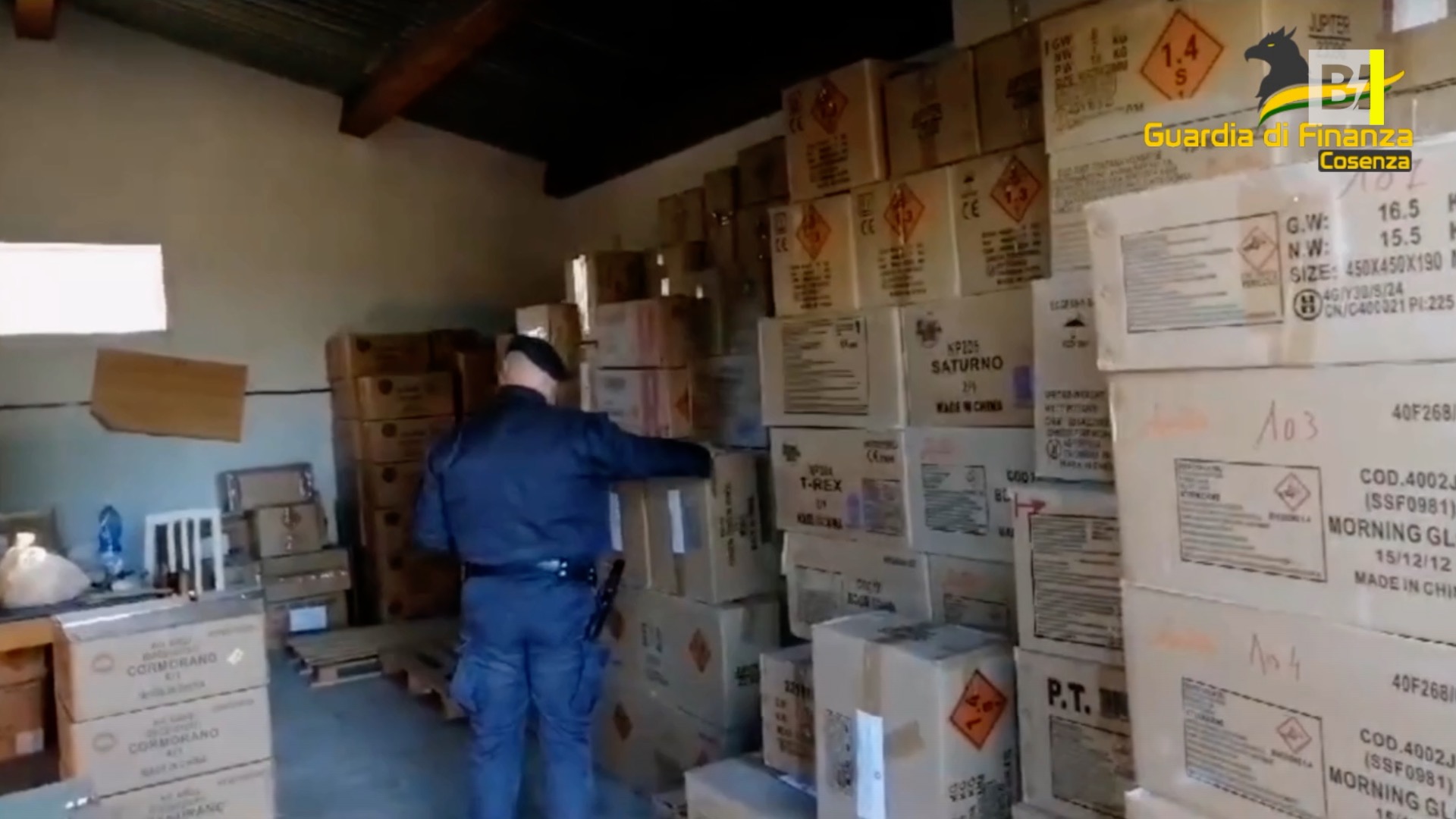 Cosenza, zwei Millionen Feuerwerkskörper beschlagnahmt