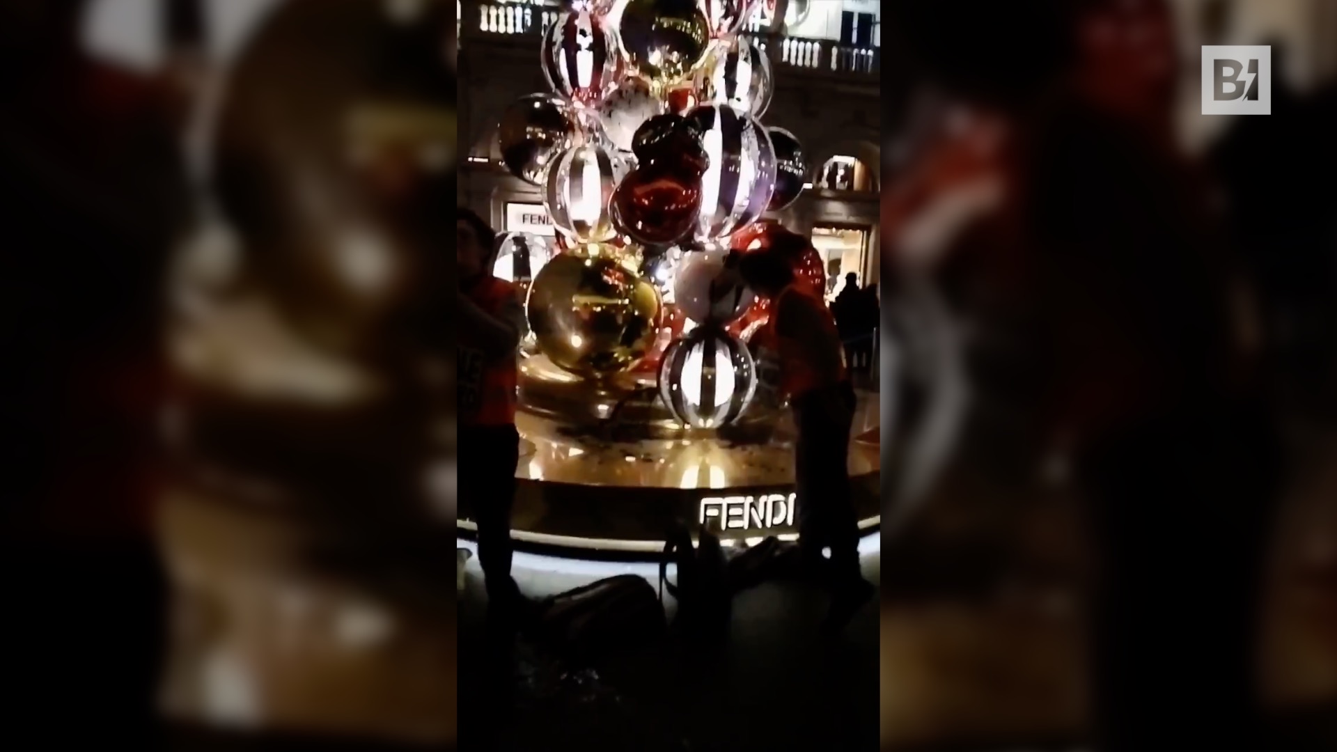 „Frohe Weihnachten, mein Arsch“, Blitz von Ultima Generazione …