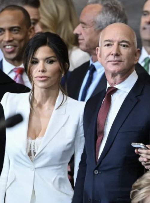 Lauren Sánchez enseña los pechos en la toma de posesión de Trump: bochorno social para Jeff Bezos