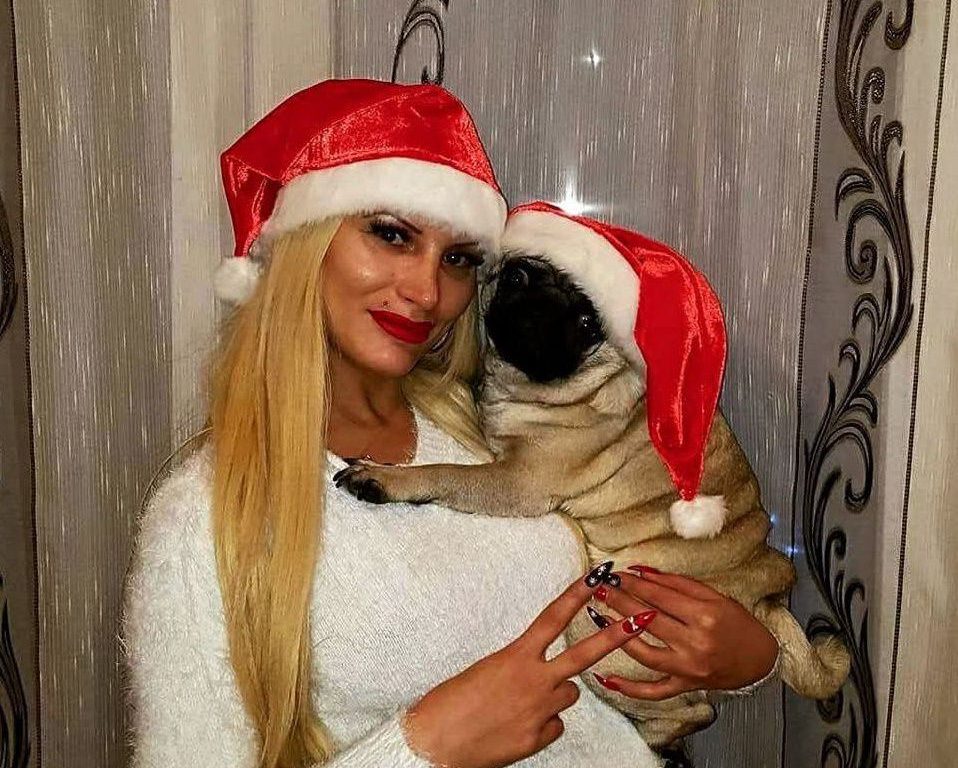 Muere en su casa, encontrada después de 10 días: sus perros pug la habían devorado