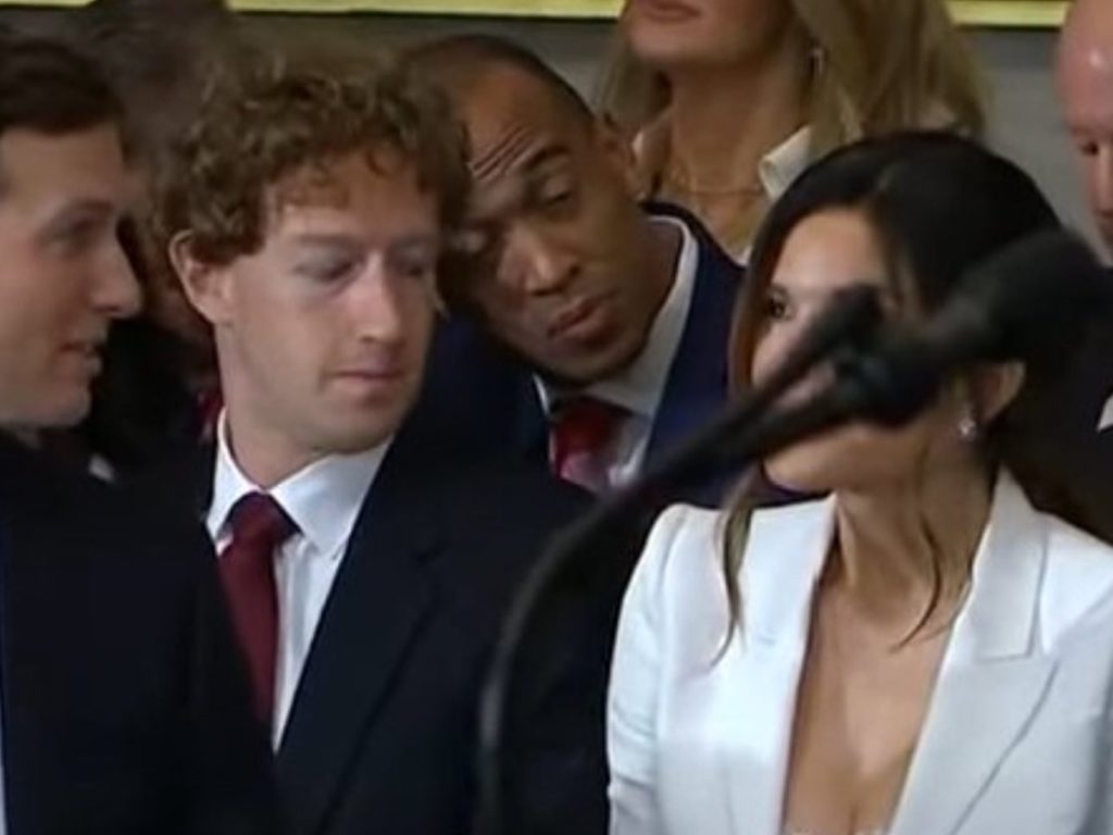 Zuckerberg e la fidanzata di Bezos prima l'occhiata birichina, poi il like su IG