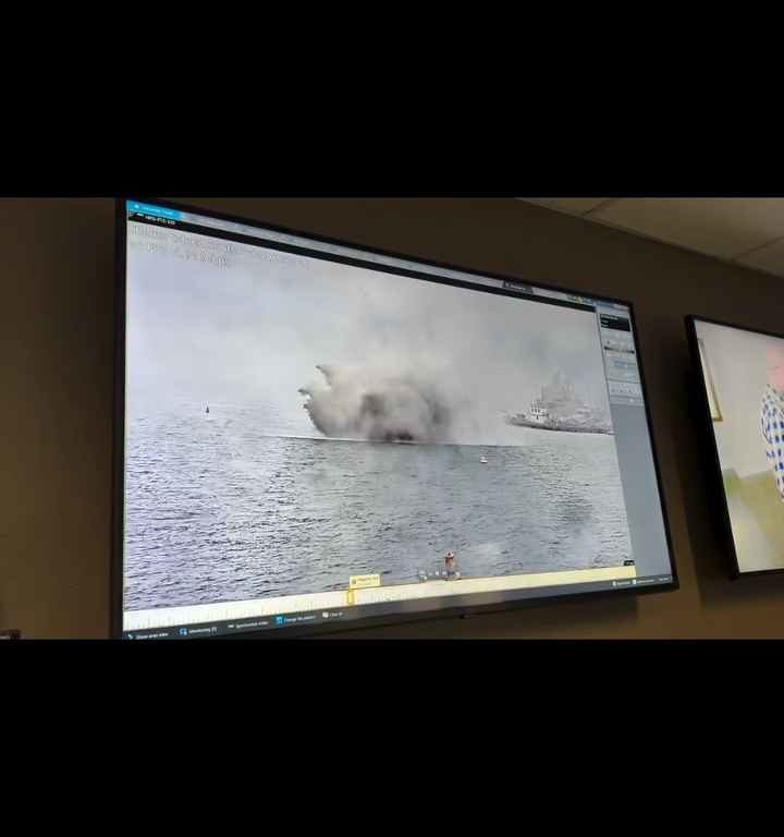 Un avión militar se estrella en el puerto de San Diego; el incidente quedó grabado en video