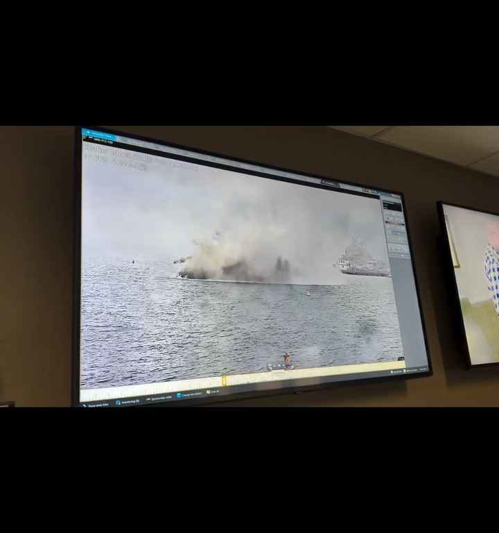 Un avión militar se estrella en el puerto de San Diego; el incidente quedó grabado en video