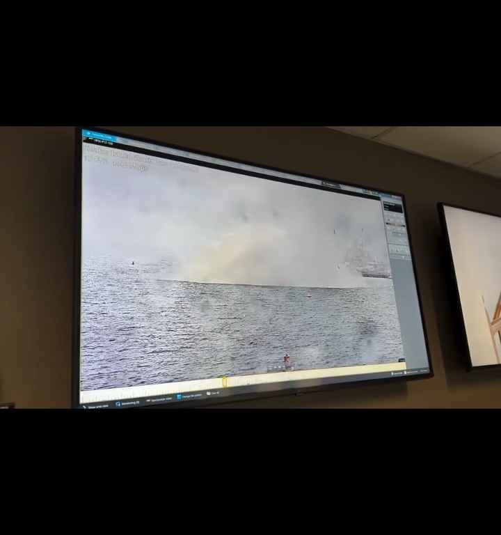 Un avión militar se estrella en el puerto de San Diego; el incidente quedó grabado en video