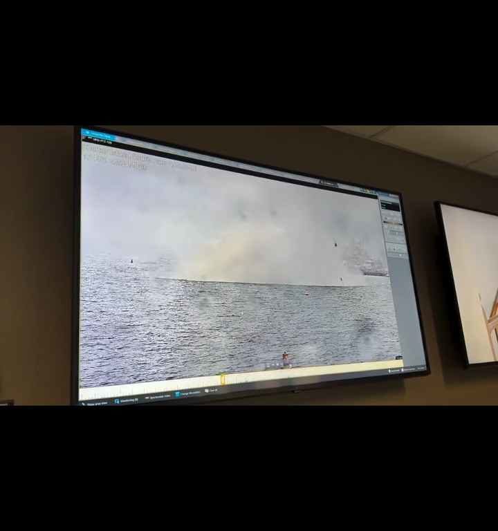 Un avión militar se estrella en el puerto de San Diego; el incidente quedó grabado en video