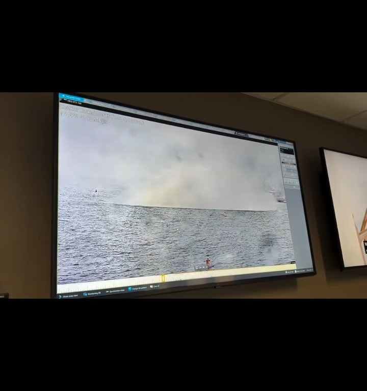 Un avión militar se estrella en el puerto de San Diego; el incidente quedó grabado en video